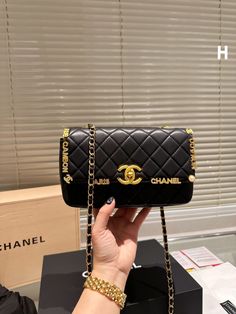 PRODUCT DETAILS Includes Shipping bags, dustbag sleeper, care manual, booklet, tag. Evening Clutch Bag, Branded Bags, Color Style, Tote Backpack, Flap Bag, New Bag, Chanel Bag, Evening Bags, Size 20