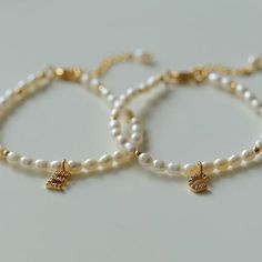 Dtails Process: 18K gold plated Material: Copper, Cubic Zirconia, Freshwater Pearl 3.5-4cm Size: Bracelet circumference 17-19.5cm