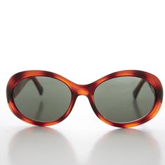 Fantastic oversized retro, yet, modern oval sunglass that will compliment any wardrobe.  Acetate frame with metal hinges. New old stock. Never worm. Great condition. UV protection. FIT INFORMATION 60mm Eye Size 20mm Bridge 140mm Temple/Arm Width 5 1/2 Inches Height 2 1/8 Inches Shop more Vintage Sunglasses @ https://www.etsy.com/shop/SunglassMuseum Shop more Vintage Reading Glasses @ https://www.etsy.com/shop/RetroVintageReaders Retro Oval Brown Sunglasses, Retro Brown Oval Sunglasses, Vintage Oval Sunglasses With Uv Protection, Brown Bugs, Novelty Sunglasses, Polaroid Sunglasses, Mod Girl, Oversized Glasses, Steampunk Sunglasses