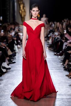 ELIE SAAB Haute Couture Spring Summer 2019 Couture Red Dress, Red Dress Fashion, Summer Couture, Abed Mahfouz, Elie Saab Spring, Collection Couture