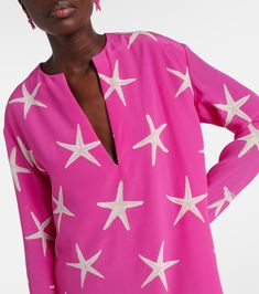 Printed silk kaftan in pink - Valentino | Mytheresa Pink Valentino, Chic Winter Coat, Silk Kaftan Dress, Kimono Style Dress, Silk Cape, Pink Kimono, Valentino Clothing, Silk Kaftan, Print Swimwear