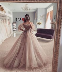 Flower Floor, Gowns Vintage, Off Shoulder Wedding Dress, Coffee Wedding, Applique Wedding Dress, Wedding Dress Fabrics, Cute Prom Dresses, Pretty Prom Dresses, Fairytale Dress