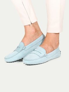 These Aurélien Moccasins Driving Shoes Lightblue for Women Size 5.5/6 symbolize Mediterranean style and ultimate comfort. A combination of traditional details and a contemporary twist. This model is made in  Nubuck. The  Shoes are made entirely by hand in Italy. For exclusive, luxurious and handmade Italian Shoes you've come to the right place at Aurélien! Womens Driving Loafers, Moccasins For Men, Moccasins Mens, Fresh Shoes, Driving Loafers, Italian Shoes, Leather Slippers, Driving Shoes, Mediterranean Style