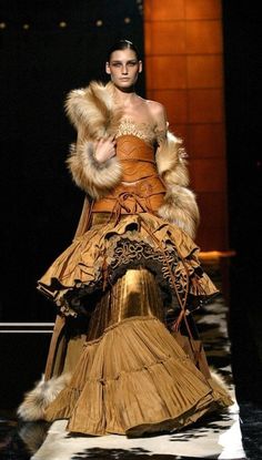 Gianfranco Ferre, Creation Couture, Fantasy Fashion, Primavera Estate, Couture Fashion, Fashion Magazine, Editorial Fashion, Runway Fashion, Aesthetic Clothes