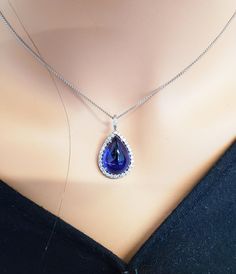 15.43 Carat Tanzanite and Diamond Pendant Necklace in 18 Karat White Gold For Sale at 1stDibs