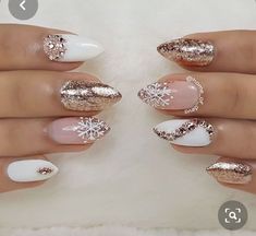 Gel Pedicure, French Pedicure, Gold Nail, Christmas Nail Art Designs, Christmas Nails Acrylic, Nail Art Rhinestones, Xmas Nails, Christmas Nail Designs, Coffin Nails Designs