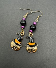 Embrace the spooky season with these Cat Halloween dangling earrings that capture the essence of the holiday perfectly. The lightweight yet eye-catching design ensures comfort while making a bold statement. Whether you're dressing up for a costume party or simply adding a touch of Halloween spirit to your ensemble, these earrings are the ideal accessory. Let these festive earrings be your playful companion throughout the Halloween season, adding a touch of macabre charm to any outfit. Celebrate Spooky Halloween Jewelry For Costume Party, Spooky Halloween Costume Party Jewelry, Hypoallergenic Drop Earrings For Halloween, Halloween Themed Jewelry For Costume Party, Themed Jewelry For Halloween Costume Party, Black Halloween Costume Party Earrings, Black Novelty Jewelry For Costume Party, Hypoallergenic Dangle Earrings For Halloween, Halloween Themed Pierced Jewelry