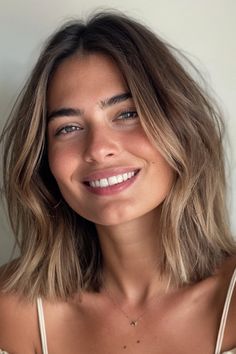 Women’s Long Bob Haircut, Women’s Haircuts Brunette, Short Partial Highlights, Long Bob Hairstyles For Straight Hair, Short Hairstyle Women Dark Blonde, Shirt Hair Women, Textured Medium Length Hair Straight, Short Bob Hair Colors, Short Hair Cute Haircuts