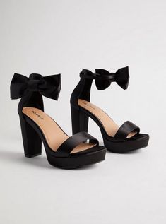 Shoes Prom Black, Prom Shoes Black Thick Heel, Black Prom Shoes Chunky, Black Prom Shoes Fancy, Black Weddong Shoes, Black Heels Wide Width, Quinceanera Shoes Heels Black, Short Platform Heels, Short Heels For Wedding