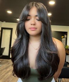 Easy cute trendy hairstyle ideas for long hairs | Layered hairstyle ideas Round Face Hairstyles Long, Bangs For Round Face, Face Framing Bangs, Round Face Haircuts, Long Layered Hair