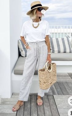 Italian Fashion Summer, Women Beach Outfits, Linen Style Fashion, Streetwear Ideas, Outfit Tips, Fall Streetwear, Casual Chic Summer, Autumn Look