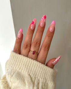 70+ Spring Almond Nails You Need To This Season; pink spring nails! This includes spring almond nails design, spring almond nails pastel, spring almond nails 2024, spring almond nails simple, spring almond nails designs 2024, spring floral nails & more! This also includes spring almond nail art, spring almond nail ideas, spring nails, spring almond nail designs simple, cute spring nails, spring nail designs, almond nails spring, almond nails & more! #springalmondnails #springnails #almondnails Pink Flower Nails, Almond Nails French, Spring Acrylic Nails, Nagel Tips, Girly Acrylic Nails