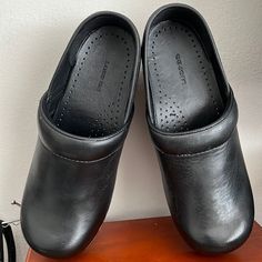 Never Wore,Excellent Condition, Smoke Free Home. Classic Slip-resistant Clogs With Round Toe, Leather Clogs With Slip-resistant Round Toe, Comfortable Slip-resistant Clogs With Round Toe, Slip-resistant Synthetic Clogs With Round Toe, Classic Synthetic Clogs With Round Toe, Comfortable Slip-on Clogs With Protective Feet, Classic Closed Toe Synthetic Clogs, Classic Round Toe Synthetic Clogs, Classic Black Synthetic Clogs