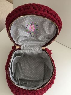 Latest Free crochet Purse Patterns for girls 2022 crochet patterns Free Crochet Purse Patterns, Crochet Pencil Case, Crochet Basket Tutorial, Crochet Cat Bed, Crochet Purse Pattern Free, Diy Crochet Bag, Free Crochet Bag, Crochet Bag Tutorials, Mode Crochet