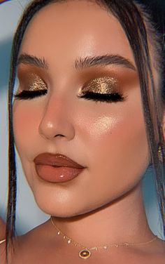 Gold Dress Makeup, Gala Make Up, Amanda Ensing, Gold Eyeshadow Looks, Brown Makeup Looks, Bronze Makeup Look, Golden Makeup, Birthday Makeup Looks, Make Up Gold