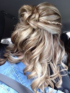 Prom Hair 2015. Curly, braid, half-up #PromHairstylesCurly Voluminous Curly Hair, Voluminous Hairstyles, Half Up Half Down Short Hair, Short Hair Homecoming, Curly Prom Hair, Prom Hair Updo, Braided Prom Hair, Prom Hair Down, Hair Hoco