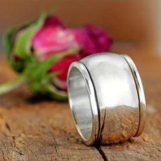 Beautiful, New. Quality Costume Jewelry. Bundle With Me And Save! Zierlicher Ring, Style Hip Hop, Meditation Rings, Geometric Ring, Estilo Hip Hop, Estilo Punk, Spinner Ring, Spinner Rings, Domed Ring