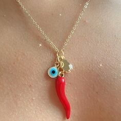 ️🌶️🌶️ ITALIAN SICILY CORNICELLO NECKLACE 🌶️🌶️🌶️ This Italian cornicello or red cacho necklace is known in Italian culture for being an amulet with protective powers against the evil eye and other negative energies, Handmade in 14k goldplated chain, Hypoallergenic for greater use and durability. THIS WILL BE THE AMULET YOU WILL ALWAYS WANT TO WEAR 🌶️🧿 SURPRISE YOUR SPECIAL PERSON WITH THIS UNIQUE ACCESSORY THEY WILL LOVE. ❤️🎁 🌶️ Characteristics: Material: Authentic red chub   Italian Cor Red Charm Necklaces For Good Luck, Unique Red Jewelry With Charms, Red Good Luck Charm Necklaces, Red Dangle Charm Necklaces, Red Dangle Charm Necklaces With Lobster Clasp, Red Charm Necklace With Lobster Clasp, Red Handmade Dangle Charm Necklaces, Handmade Red Dangle Charm Necklaces, Red Pendant Necklace For Good Luck