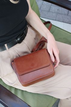 Leather Dye, Nice Leather, Vegetable Tanned Leather, Green And Brown, Leather Crossbody Bag, Smooth Leather, Tan Leather, Leather Crossbody, Leather Shoulder Bag