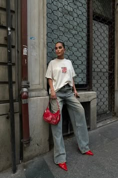 Bubble detail One size Baggy fit, oversize 100% Cotton Maxi Dress And Boots Outfit, Chic Oversized T-shirt For Fall, Baggy Chic Style, Chic Crew Neck T-shirt For Streetwear, Chic Oversized T-shirt, T Shirts Outfits For Women, Women’s Street Wear, Baggy Jeans Summer Outfit, Baggy T Shirt Outfit