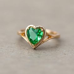 2.20 Carat Solitaire Heart Emerald Ring - 14k Gold Engagement Emerald Ring - Promise Emerald Ring - Girlfriend Gift Ring - Dainty Heart Ring GEMSTONE DETAILS : ✦ Gemstone : Natural Zambia Emerald ✦ Gemstone Size : 6 mm ✦ Gemstone Shape : Heart Shape ✦ Number of Gemstones : 1 ✦ Gemstone Weight : 2.20 Carat ✦ Gemstone Grade : AAA METAL DETAILS : ✦ Metal : 14K/18K /22K Gold ✦ Metal Color : Yellow / White / Rose Gold ✦ Setting : Prong Setting ✦ Box : Yes SHIPPING DETAILS : ✦ Production time : 3-4 da Real Emerald Necklace, Real Emerald Rings, Mens Emerald Rings, Smaragd Ring, Rainbow Sapphires, Emerald Pendant, Emerald Necklace, Emerald Earrings, Gift Ring