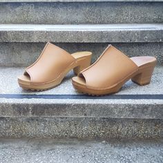 MADE FROM VEGAN LEATHER AND ALDER WOOD Clogs for Women Toren HIGH heals ergonomic wooden sole and Vegan leather. made to order. Available in sizes 36-41. For other sizes please contact me EUR 35 l UK 2.5 l AUS 4.5 l USA 5 l up to 22.3cm l 8.78 inches  EUR 36 l UK 3.5 l AUS 5.5 l USA 6 l up to 23cm l 9.02 inches EUR 37 l UK 4 l AUS 6 l USA 6.5 l up to 23.7cm l 9.33 inches  EUR 38 l UK 5 l AUS 7 l USA 7.5 l up to 24.5cm l 9.65 inches EUR 39 l UK 6 l AUS 8 l USA 8.5 l up to 25.3cm l 9.96 inches EUR Vegan Clogs, Swedish Clogs, Clogs And Mules, Cinnamon Brown, Heel Mules, Clogs Shoes, Womens Clogs, Mule Clogs, Low Heels