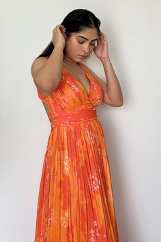 Yellow and orange ruched maxi dress with floral and leaf print. - Aza Fashions Orange Sleeveless Maxi Dress With Floral Print, Sleeveless Orange Maxi Dress With Floral Print, Orange Halter Neck Maxi Dress For Party, Orange Floral Print Floor-length Maxi Dress, Orange Floral Print Maxi Dress, Orange Halter Neck Maxi Dress For Spring, Orange Floral Print Halter Neck Maxi Dress, Orange Halter Neck Summer Maxi Dress, Orange V-neck Maxi Dress For Cocktail