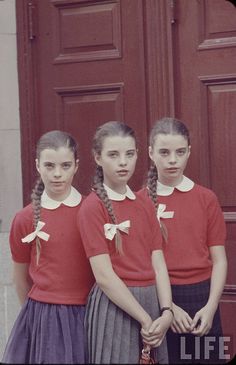 The Deen Triplets/ photographed by Nina Leen, one of LIFE's first female photographers in the mid 1940s Nina Leen, Look Retro, Sylvia Plath, Pleated Skirts, Foto Vintage, Female Photographers, How To Pose, Life Magazine