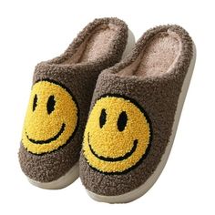 Introducing the BERANMEY Cute Smile Face Slippers for Women, your ultimate source of comfort, style, and happiness. These slippers for women are designed to pamper your feet with plush softness while keeping you cozy and warm throughout the day. Crafted with premium materials, these women slippers feature an irresistibly soft plush fabric that wraps your feet in a cloud-like hug, ensuring the perfect relaxation experience at home. The unisex design makes these slippers suitable for both women an Cartoon Smile, Cozy Shoes, Yellow Coffee, Comfort Gray, Cute Slippers, Smile Design, Color Caramelo, Sneakers Looks, Soft Slippers