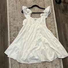 Runs A Little Big, But Cute Flowy White Sundress. Brand New Never Worn. White Sundress Outfit, White Sun Dress, Thrift Wishlist, Sundress White, Sundress Outfit, Flowy Sundress, Cute Sundress, White Sundress, Floral Short