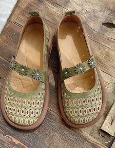 Comfortable Round Toe Summer Hollow Flat Sandals — Obiono Vintage Flat Sandals For Summer, Vintage Flat Sandals For Spring, Vintage Brown Summer Flats, Casual Green Summer Flats, Vintage Green Sandals For Summer, Soft Green Color, Platform Boots Chunky, Flats Shoes Comfortable, Summer Boots