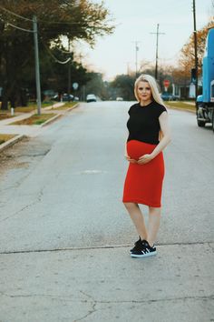 The best maternity pencil skirt has finally been designed! This modern pencil skirts can be dressed up or down and pair perfectly with your favorite pre-pregnancy crop tops and teeshirts.   #maternitystyle #maternityfashion #preggo #pencilskirt #momtobe #34weeks Stretch Bump-friendly Maternity Dress, Casual Stretch Maternity Dress Bump Friendly, Casual Stretch Maternity Dress With Bump Friendly Design, Casual Stretch Maternity Dress, Bump Friendly, Maternity Crop Tops, Maternity Pencil Skirt, White Skirt Outfits, Tee Shirt Outfit, Maternity Outfits