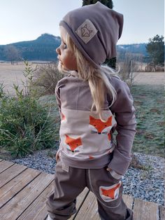 Fox hoodie made of sweat For you from guzzz® - unique children's fashion Many of you love simple, lovingly sewn basic fashion with incomparable handmade charm that can be perfectly combined and styled again and again. The hoodie with a double-layered, lined dwarf hood made of a cool summer sweater fox and a matching combination sweatshirt fits perfectly thanks to the slight waist. Our handmade brand label FUCHS remains as beautiful as the first day, even after many washes! Fits perfectly with our FUCHS pants and softshell pants! 95% cotton, 5% spandex Cuffs 95% cotton 5% elastane Care instructions for our handmade children's fashion: -Wash inside out -without fabric softener - 30o - do not put in the dryer The current dress size is sufficient for your order! Further information at www.guzz Cotton Hoodie For Playtime, Playful Cotton Hoodie For Playtime, Hooded Cotton Sweatshirt For Playwear, Cotton Hooded Sweatshirt For Playwear, Playful Hoodie For Loungewear In Fall, Cute Cotton Hoodie For Playwear, Playful Hoodie For Fall Loungewear, Cute Cotton Sweatshirt For Playwear, Cute Cotton Playwear Sweatshirt