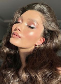 #makeup #makeupinspo #makeupinspiration #makeuplook #makeuplooks #makeupartist #makeupideas #beautymakeup #irridescentmakeup #irridescent #pinkmakeup #nikkimakeup  #rosegold #rosegoldeyeshadow #nudemakeup #glowymakeup #glowyskin #glassskin #glamorousmakeup #naturalglam #glammakeup #nudelip #glossylip Nikki Makeup, Ball Makeup, Gold Makeup Looks, Shimmer Makeup, Rose Gold Makeup, Make Up Inspiration, Bridesmaid Hair Makeup, Natural Glowy Makeup