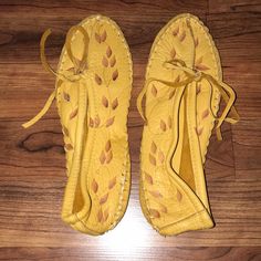 Brand New Never Worn Mukluk Boots, Manitobah Mukluks, Winter Knit Sweater, Moccasins Style, Suede Moccasins, Moccasin Boots, Warm Boots, Moccasins Slippers, Sweater Boots