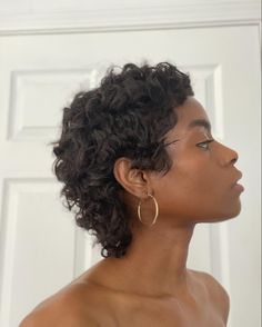 Curly Mullet No Bangs, Growing Out Buzzcut Hairstyles Curly, "mixie" Haircut Curly, 3b Curly Mullet, Messy Short Curly Hair, Coily Mullet, Mixie Pixie Mullet Curly, Curly Mullet Black Women, Mod Haircut Curly