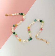 This colourful beaded pearl and flower necklace  is a chic detail to your everyday style. Layer it up with more necklaces for a rich look or wear it alone for a clean and chic style.  SPECIFICATIONS: Materials: * Various real freshwater  pearls.  * Beaded flowers in peach pink, green, teal, turquoise and yellow.  * 24K goldplated clasp and extenderchain.   Size: * Lenght: 15.3-16.3 inch/39-41cm. Extenderchain inckluded.    If you want a different size, please send me a message. I'm happy to make you a custum sized one.  Shipping: Ready to ship in 2-4 days. You will receive a dustbag to protect your jewelry when not in use. Thank you for stopping by my shop! Flower Bead Necklace, Christmas Jewelry Gift, Beaded Daisy, Diy Collier, Sister Christmas, Necklace Colorful, Beaded Necklace Diy, Necklace Flower, Beads Bracelet Design