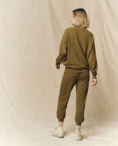 The Cropped Sweatpant. Solid -- Fir Green – The Great. Fall Knits, Vintage Gym, Emily And Meritt, Feminine Skirt, Chain Stitch Embroidery, Floaty Dress, Gym Pants, College Sweatshirt, Tomboy Fashion