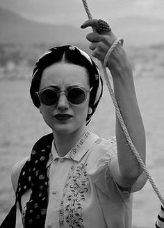 Wallis Simpson, 30s Fashion, Wearing Sunglasses, 1930s Fashion, Vintage Eyewear, 1940s Fashion, Moda Vintage, Vintage Glamour, Mode Vintage