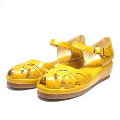 Fashion 1940s, Low Wedge Sandals, Shoe Ideas, Low Wedges, Classic Handbags, Shoe Repair, Peep Toe Shoes, Yellow Shoes, Shoe Company