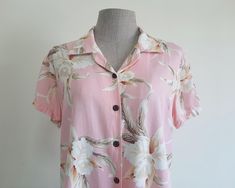 Vintage Pink Floral Hawaiian Shirt - Label : TWO PALMS - Fabric : 100% rayon - Button on the front - Collared neckline - Short sleeve - Unlined - Made in Hawaii - Very good vintage condition Measurements : Shoulders : 16" Bust : 40" Waist : 34" Sleeves : 6" Total length : 22" Our products are vintage clothing that will be cleaned so you can be confident in the quality. We carefully inspect each garment to make sure that you get the most accurate and informed description possible. We do our best to state any imperfections in the listing. If a flaw accidentally escapes our inspection, please let me know as soon as possible and we will be happy to help remedy the situation. Please read the product description carefully before purchasing to ensure it meets your needs. If you have any questions Notch Collar Shirt, Floral Hawaiian Shirt, Shirt Label, Vintage Hawaiian Shirts, Rayon Shirt, Rose Vintage, Vintage Hawaiian, Notch Collar, Aloha Shirt