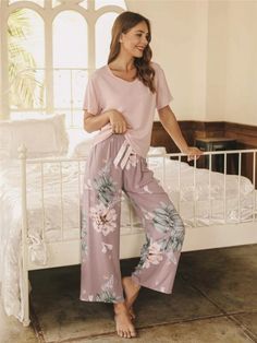 Discover ultimate comfort with our Knot Waist Floral Sleep Pants. Experience the perfect blend of sophistication and relaxation in these pajama bottoms. The elegant bow front detail adds a touch of grace, while the knotted waist offers a unique twist to your loungewear. Crafted for a loose and comfortable fit, these pants allow you to move freely and unwind effortlessly. Embrace the floral and plant patterns that adorn this piece. Features: Color: Purple Pattern Type: Floral, Plants Details: Bo Elegant Loungewear Pants With Tie Waist, Loungewear Pants With Tie Waist, Tie Waist Loungewear Pants, Loungewear Tie Waist Long Pants, Tie Waist Lounge Pants, Spring Loungewear Sleepwear With Tie Waist, Spring Sleepwear With Tie Waist For Loungewear, Feminine Relaxed Fit Bottoms For Loungewear, Feminine Wide Leg Pants For Loungewear