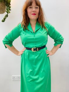 Vintage 70s Apple green long sleeve maxi dress. This fab dress is a stand out from the crowd number that can be dressed up or down. Simple and elegant shape, made with a stretchy polyester. It has long sleeves, loose fit shape and fabric covered buttons on the front.  🌵d e t a i l s🌵 size: Uk 12-18 era: 70s vintage  condition: 5/5 polyester 🌵m e a s u r e m e n t s🌵 bust: 40" waist: 40" length: 47" (Does have stretch) Green Long Sleeve Maxi Dress, Black Bolero Jacket, 70s Green, Fab Dress, Dungaree Dress, Checked Jacket, 70s Dress, Green Long Sleeve, Shift Dress Black