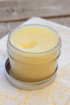 Homemade Neosporin, Homemade Vapor Rub, Chest Rub, Essential Oils For Colds, Vapor Rub, Diy Kosmetik, Diy Presents, Cold Remedies