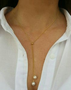 Freshwater pearls hanging on a high quality 14k gold filled chain. Elegant&dainty, catching gently everyone's attention. Also available in rose gold filled or 925 sterling silver. Length approx. 36 inches - be adjusted upon request. ♥ All items will be delivered in a nice gift envelope to minimize shipping expenses for you! You may choose gift wrapping at checkout, if you wish! If you need it sooner, select expedited shipping at checkout and leave us a note with the wishing date! ★ Read our V Shaped Necklace, Necklace Tie, Pearl Necklace Handmade, Classy Necklace, Single Pearl Necklace, Gold Jewellry, Pearl Necklace Wedding, Long Pearl Necklaces, Gold Chain With Pendant