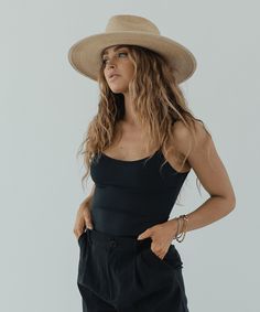 The Cara Straw Hat in Toasted is handcrafted for a classic straw touch for any occasion. Handcrafted from Guatemalan palm, this classic fedora, wide brim has sturdy weave so this hat will last for all adventures + for years to come. It features a GP|CL gold pin and a custom Cara Loren sweatband. Style with the Rope Chain band, sold separately or in a bundle. Hat Outfits For Women Summer, Summer Hat Style, Beach Hats For Women, Cara Loren, Gigi Pip, Summer Portrait, Womens Straw Hats, Flat Brim Hat, Summer Hats For Women