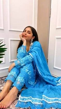 Salwar Photoshoot Poses At Home, Photoshoot Poses In Kurti, Party Suit Design, Poses In Kurta Set, Kurti Self Portrait Ideas, Traditional Suit Poses, Poses For Pictures Instagram In Traditional Dress, Photo Poses In Salwar Suit, Poses With Salwar Suit