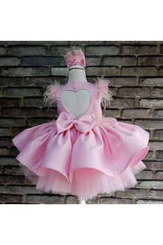 Our pink tutu dress with heart detail on the back will suit your princesses very well..They will look like a princess on their birthday, 1st birthday parties and weddings..This dress, which I prepared using feathers on the arms and waist, also has floral details.. The dress includes a clasp. This dress is handmade and we use high quality material and fabric for each dress. Your little princesses will dazzle with this dress. Perfect for birthdays, photo shoots or parties. We produce custom dresse View Flower, Outfit Photoshoot, Birthday Tutu Dress, Pink Tutu Dress, Mother Daughter Dresses Matching, Dress Birthday, Pink Tutu, Birthday Tutu, Dress For Girls