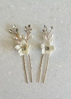 *New item, more pictures to follow* Pair of beautiful and delicate vintage inspired bridal hair pins. Each pin has a single white handmade ceramic flower wired onto a gold hair pin. One of the pins has two sprays of pearl/diamante branches and the other pin has one branch. The wire branches are flexible so can be arranged and adjusted as desired. Can be worn together or apart. Lightweight and comfortable to wear.   Matches another of my items - bridal hair comb with five white flowers. Each pin measures approximately 9cm tall by 3cm wide (including the pin), depending on how the branches are arranged.   Each piece is handmade so slight variations may occur. Thank you so much for looking! x Pearls Wedding Hair, Pearl Hair Pin Wedding, Wedding Hair Pin, Pearls Wedding, Gold Hair Pin, Pin Hair, Floral Pins, Wedding Hair Pins, Hair Jewelry Wedding