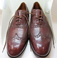 Heel height: 1 inch Toe type: Round Material: Leather Style: Wingtip Color: Brown Condition:Good CL 178 Leather Style, Leather Fashion, Leather Shoes, Derby, Dress Shoes Men, 1 Inch, Oxford Shoes, Dress Shoes, Heel Height